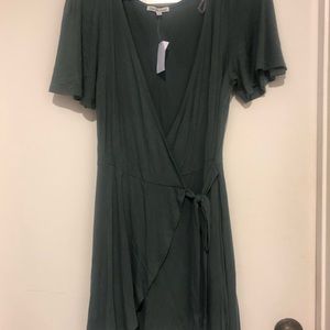Short sleeve green wrap dress